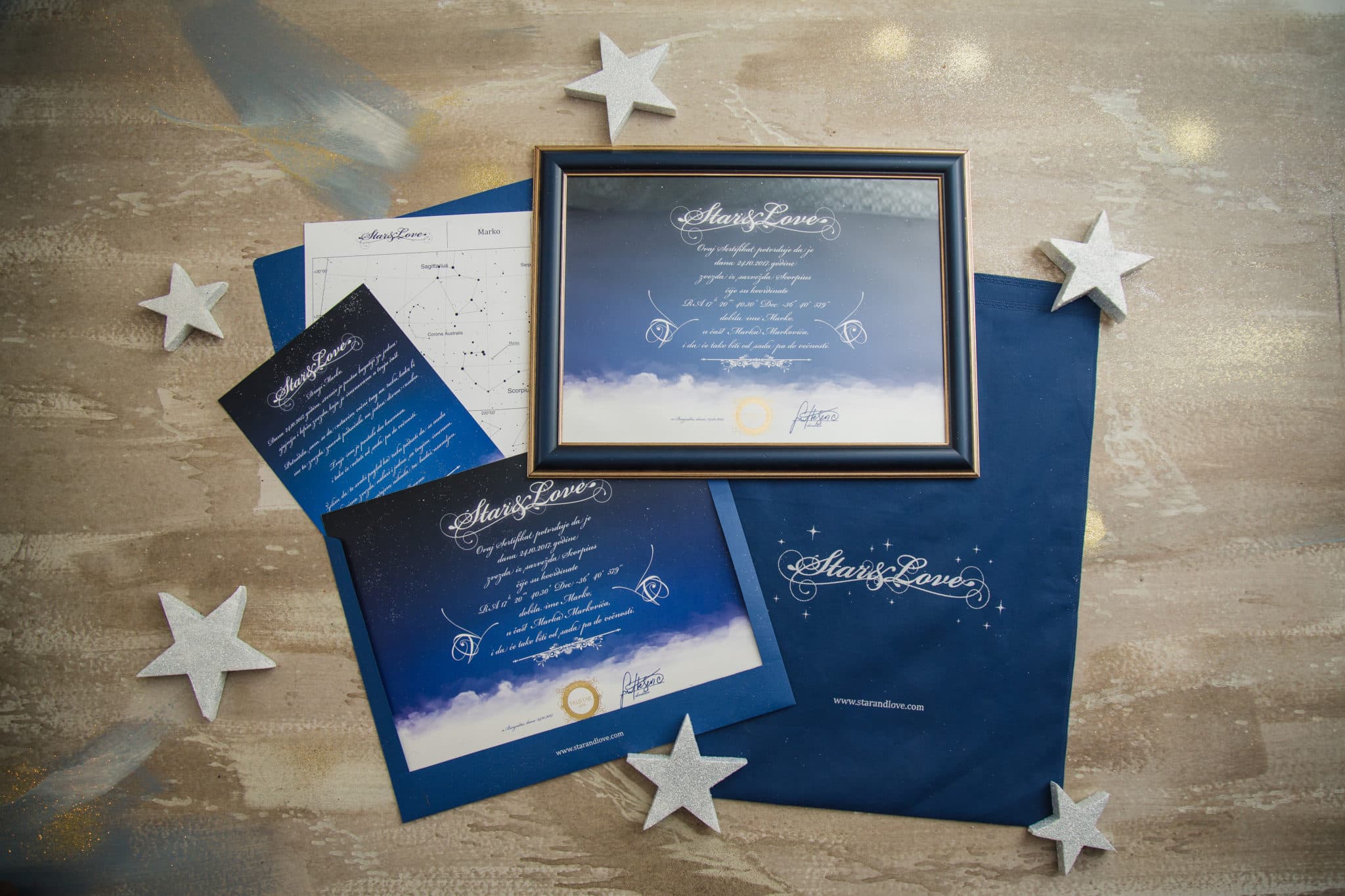 Star&Love poklon paket: uramljen sertifikat, zvezdana mapa, čestitka i poklon kesa